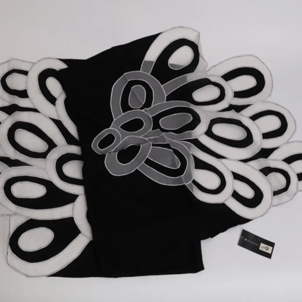 Sonia Delaunay Shawl with Appliqued Loops - Picture 6 of 8